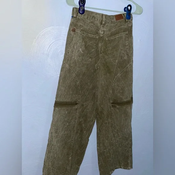 Women’s Size 25 Urban Outfitters Low Rise Seamed Olive Green Cargo Jean - Picture 4 of 4